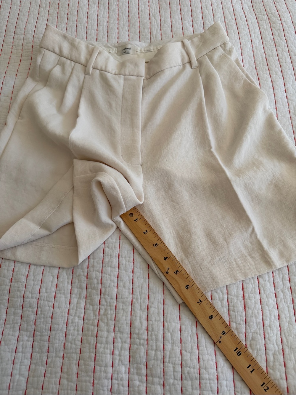 Aritzia Wilfred Effortless 5" Short sz 10 gently used - Picture 12 of 12